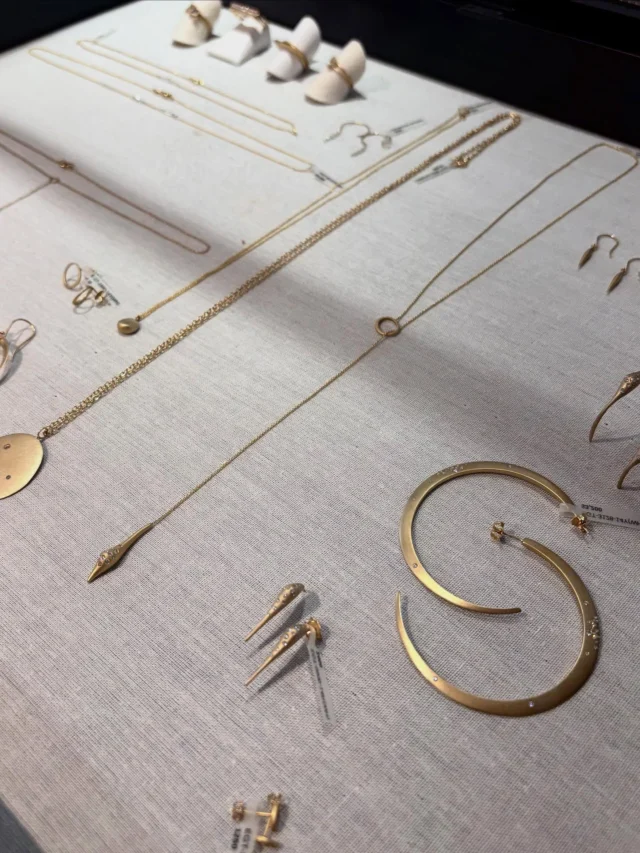 Last week, we had the pleasure of welcoming Marion Cage into our San Antonio and Austin showrooms to debut her Swell Collection.

It was such a treat to experience the collection’s balance of form and function with Marion’s finely crafted hardware displayed beautifully alongside her contemporary jewelry. Thank you to everyone who joined us for the first event of our fall series!

The Swell Collection is now exclusively on view in our showrooms - stop by to explore it in person.

#marioncage #marioncagejewelry #marioncagehardware #interiordesign #contemporaryjewelry #contemporarydesign #alexandermarchant #contemporaryhardware