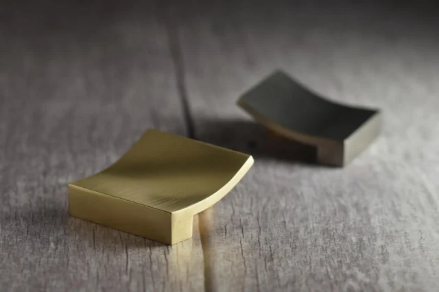 Handmade craftsmanship at its finest.
 Ged Kennett creates beautifully crafted cabinet hardware and metalwork, each piece handmade in Somerset, England with timeless techniques and a modern touch. His work features rich textures, hand-finished details, and finishes ranging from warm brass to sleek stainless steel all with a tactile quality you can feel.

We’re proud to feature Ged Kennett as part of our Small Batch Series in our showrooms. 

@gedkennett_cm_ltd #handmadehardware #bespokemetalwork #luxurycabinethardware #brasshardware #stainlesssteelhardware #architecturalhardware #interiordesigndetails #gedkennett