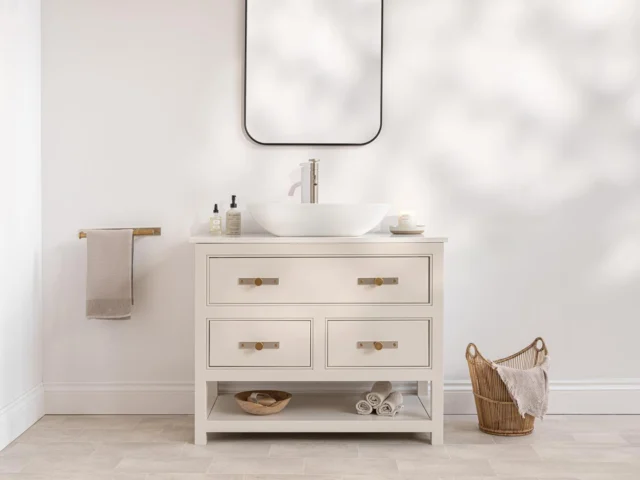 Transform your bathroom with the kind of details that make everyday routines feel a little more special. Armac Martin’s solid brass bathroom accessories are handcrafted in England, designed to be both beautiful and functional.

We’re especially drawn to the MIX collection, where finishes like an oversized brass hook paired with an aged nickel backplate create a striking contrast. This bold detail transforms a simple bathroom essential into a standout design feature.

@armacmartin #armacmartin #alexandermarchant #modernbathroom #bathroomhardware #bathroomaccessories #luxurybathroom #austindesign #OKCdesign #sanantoniodesign