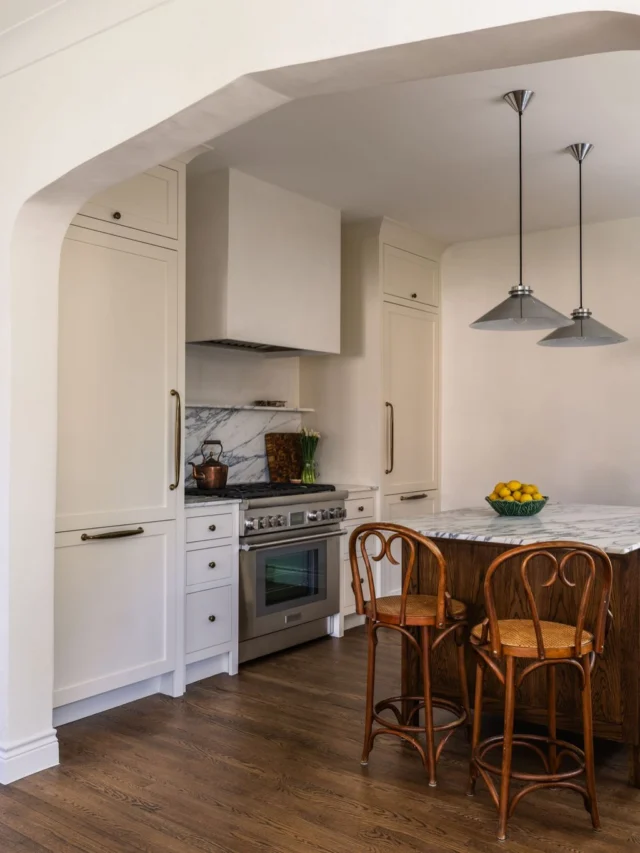 A seamless blend of heritage and modern living in Pemberton Heights.
 This restored 1930s home honors its original architecture while introducing thoughtful updates. Each element is brought together through timeless materials and a cohesive mix of Waterworks fixtures, classic brass hardware and Emtek door hardware.

Explore more of this beautifully restored home at the link in bio.

Photography: @madeleinelandry 
Designer: @emileekunasdesign 
Architect: @garretthardeeoneal 
Construction: @j9_homes 

@classicbrass @emtek_products @waterworks #alexandermarchant #historicalaustin #historicalhomes #luxuryinteriors #luxuryhardware