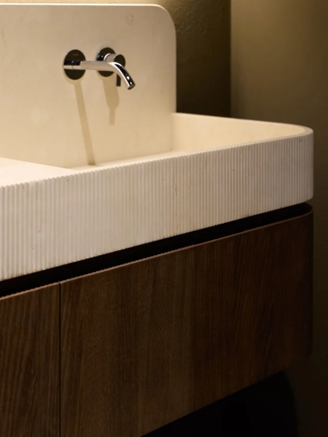 ELLA, designed by Studiopepe for Inbani, transforms the traditional washbasin into a sculptural statement piece. With its soft silhouette, integrated storage and seven marble finishes to choose from, ELLA brings effortless sophistication to any space.

#studiopepe #inbani #bathroomdesign #italiandesign @inbani_design