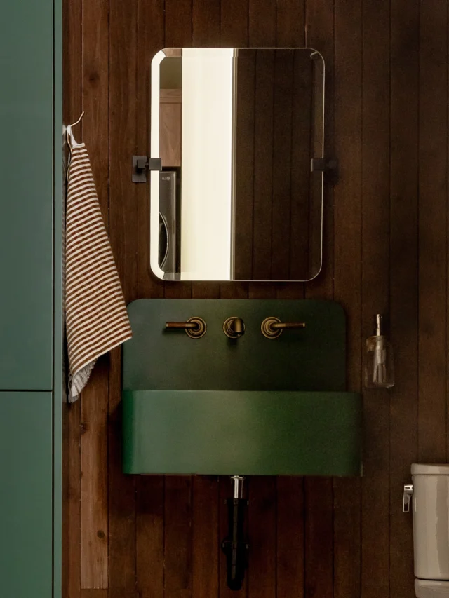Featured in this beautifully curated ski cabin by Bond Design Company, Claybrook’s Apollo Wall-Hung Basin in Forest Green brings bold color and classic character to the space. Inspired by 70s design, the home layers retro influences with modern functionality, creating a mountain retreat full of warmth and personality.

Interior Design: @bonddesigncompany  Photography: @lindsay_salazar_photography 

#Claybrook #bathroomdesign #luxurybathroom @claybrookinteriors
