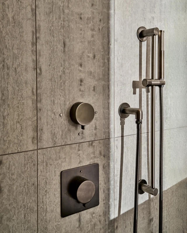 @Waterworks Finot shower fittings balance meticulous craftsmanship with a clean, contemporary feel.

#bathdesign #waterworks #luxuryshower